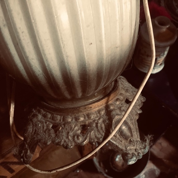 Vintage Cream and Gold Table Lamp - Picture 7 of 7